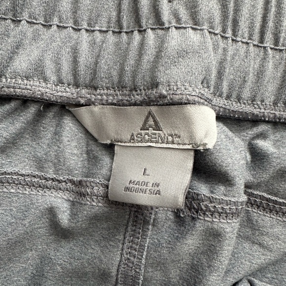 Ascend sweats size L - Picture 3 of 3